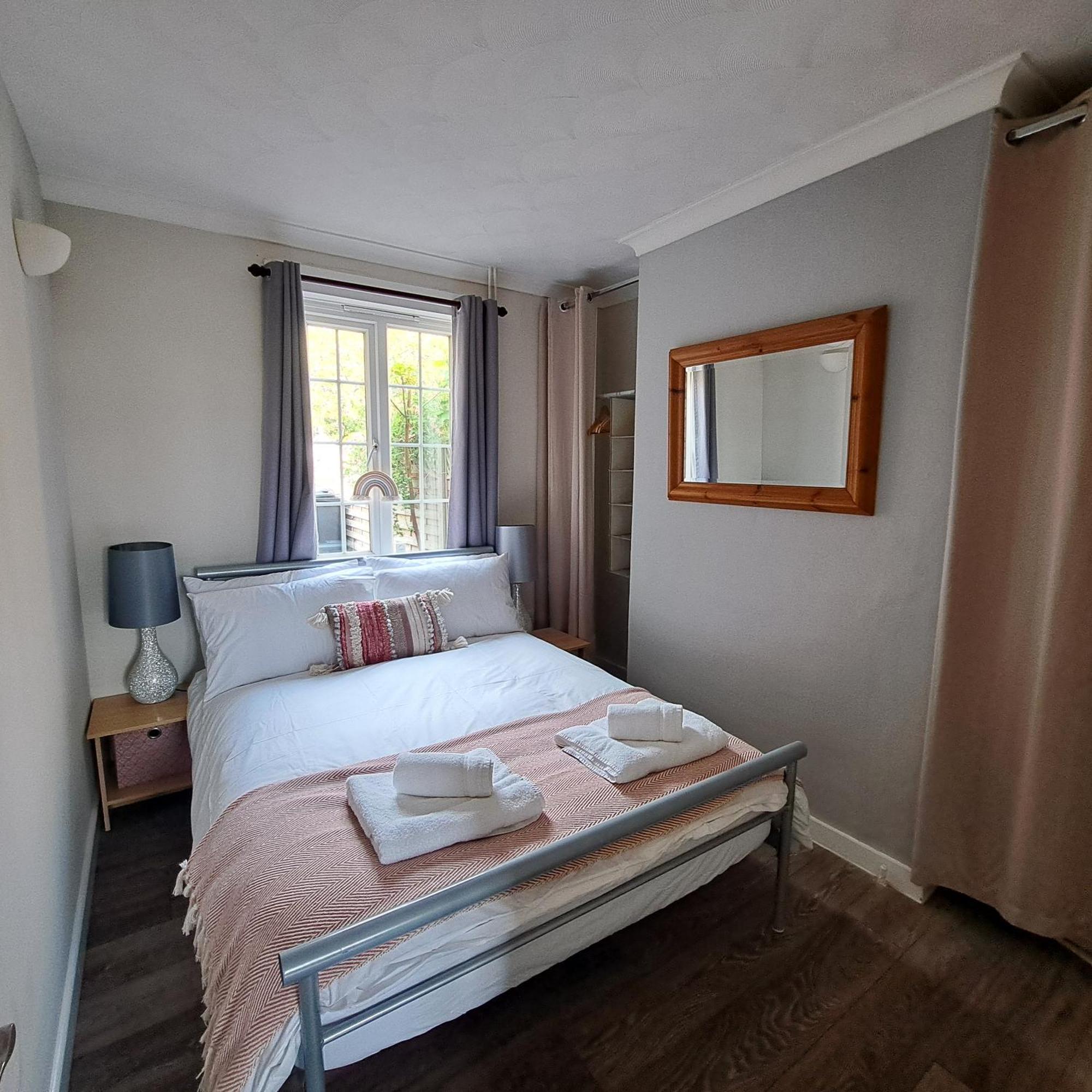 Generous 3 Bed In The Heart Of The Village Гантінгдон Екстер'єр фото