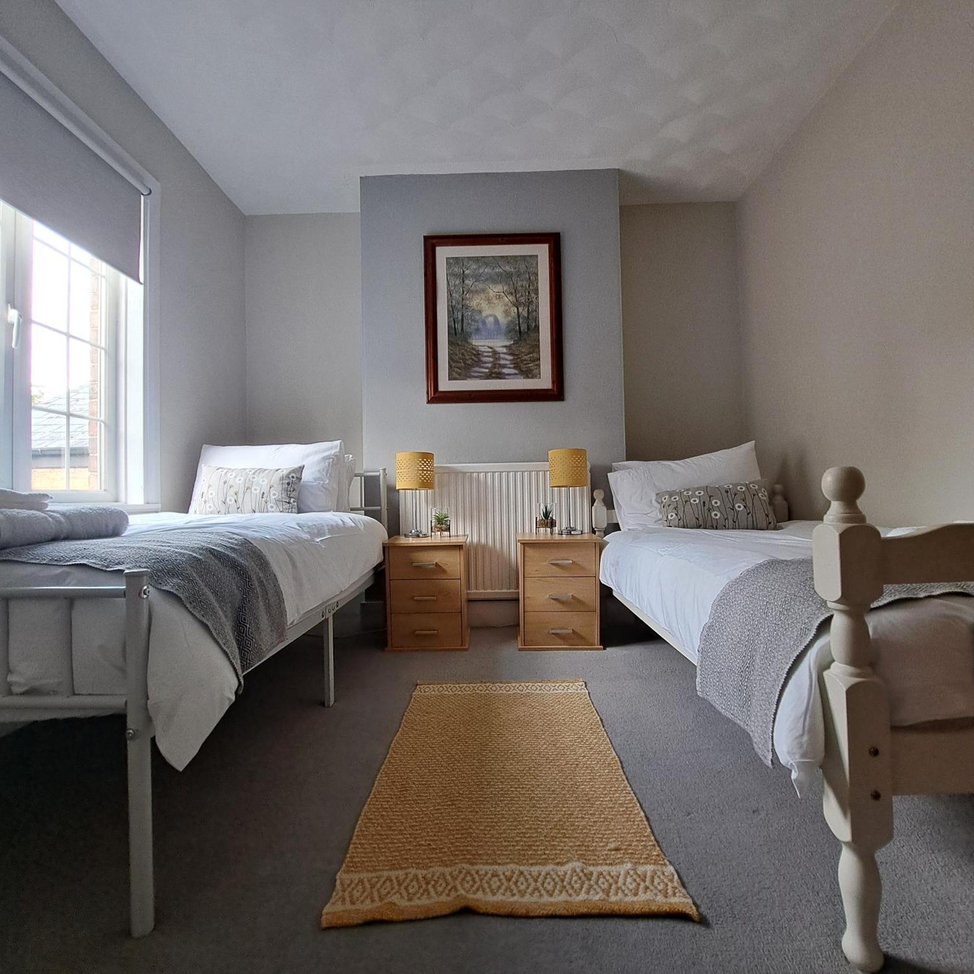 Generous 3 Bed In The Heart Of The Village Гантінгдон Екстер'єр фото